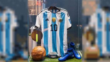 Messi le regaló a Nadal su camiseta de Argentina campeona mundial 2022