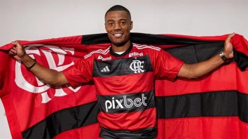 El uruguayo De La Cruz se sumó al Flamengo: 