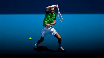 Tenis: Medvedev y Tsitsipas superaron con éxito sus debuts en Australia