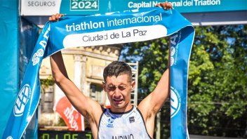 Triatlón de La Paz: el victoriense Andino triunfó junto a la leyenda cordobesa Galíndez