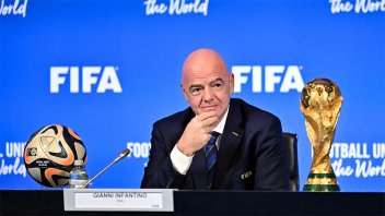 El presidente de la FIFA exigió sanciones ante los hechos de racismo