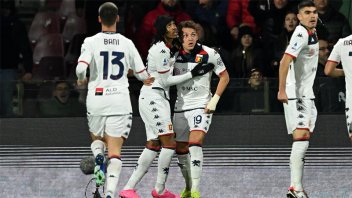 Tantos argentinos en la victoria de Genoa sobre Salernitana: goles del 2-1