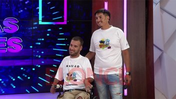 Corriendo sin límites: joven y su amigo en silla de ruedas compitieron en el Triatlón de La Paz