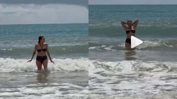 Carla Peterson se filmó entre las olas con una bikini de estilo vintage