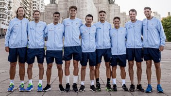 El equipo argentino de Copa Davis se sacó la foto oficial en el Monumento a la Bandera