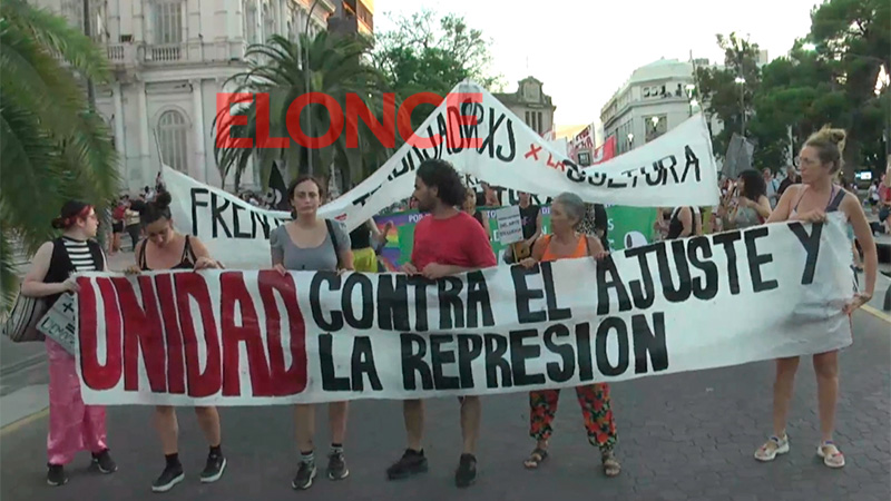 Organizaciones sociales se movilizaron en Paraná contra la Ley Ómnibus ...