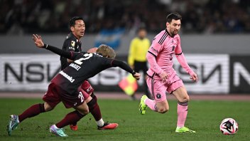 El partido de Messi en Japón: gran jugada, chances de gol y regalo de camiseta