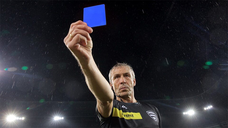 La tarjeta azul llegará al fútbol para generar un cambio: cómo se aplicará  - Deportivas - Elonce.com