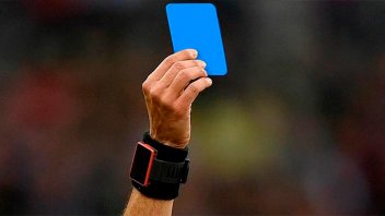Desde FIFA desmintieron que se vaya a implementar la tarjeta azul