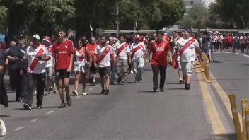 Hinchas de River ingresan al Monumental para el Superclásico contra Boca