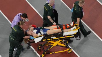 La impactante lesión de una atleta francesa en el salto con garrocha