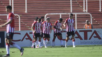 Estudiantes venció a Godoy Cruz en Mendoza y lo dejó sin invicto: goles del 2-1