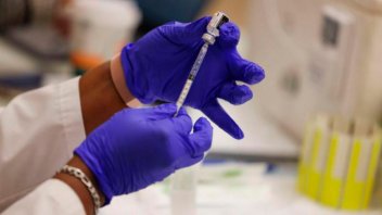 Se vacunó 217 veces contra el Covid y comunidad científica estudia su caso