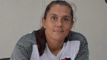 De la Liga Paranaense a Newell´s: Laura Ríos firmó su primer contrato profesional
