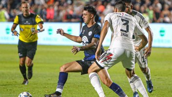 Independiente Rivadavia cayó como local ante Deportivo Riestra: goles 2-1