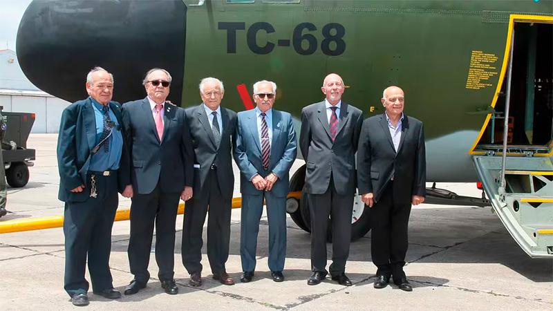 Los seis tripulantes fueron condecorados reci&eacute;n en 2017
