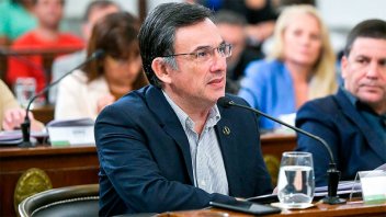 El senador Oliva expresó preocupación por “las radios públicas de la provincia”