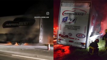 Video: se incendió un camión que transportaba dos autos del TC en Ruta 51
