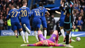 Sin Enzo Fernández, el Chelsea de Pochettino avanzó en la FA Cup: el insólito blooper