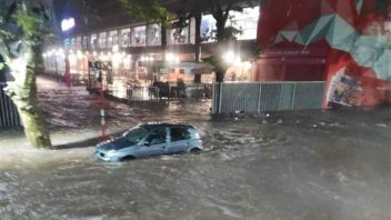 La cancha de Estudiantes de La Plata también se vio afectada por la lluvia