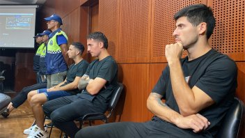 Tres de los cuatro jugadores de Vélez deberán cumplir prisión domiciliaria