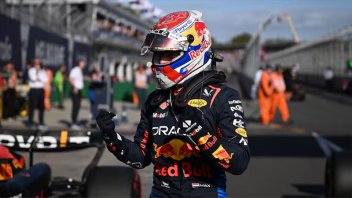 Verstappen marcó la pole en Fórmula 1 y Checo Pérez fue sancionado en Australia