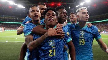 Brasil venció a Inglaterra y festejó en Wembley: el gol del juvenil Endrick