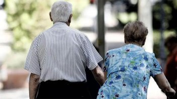 Proponen igualar edad jubilatoria tanto para hombres como mujeres