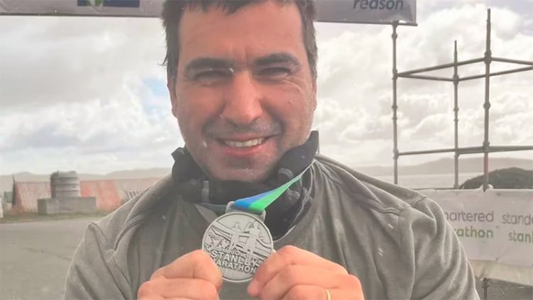 El argentino que corrió la maratón de Malvinas: "Quería hacer los 42 kilómetros a 42 años de la guerra"