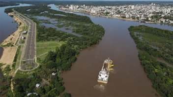 Se realizan tareas de mantenimiento del dragado en el río Uruguay
