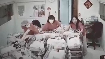 Video: enfermeras protegen a los bebés en hospital durante el sismo en Taiwán