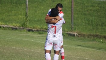 Paraná volvió a festejar y lidera el torneo de la Liga Paranaense: resultados