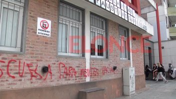 “Escuela para mentes vacías”: repudiaron pintada a secundaria de Paraná