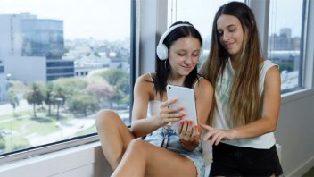 Telecom invita a adolescentes entrerrianas a formarse en habilidades digitales