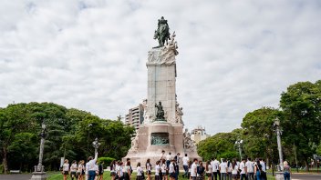 Se realizó el primer recorrido histórico del mes por el Monumento a Urquiza