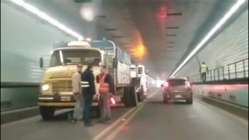 Desperfecto mecánico en camión generó la alternancia del tránsito en el Túnel
