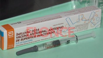 Centro de Salud Santa Lucía coloca dosis de vacuna antigripal