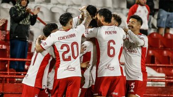 Huracán aplastó a Atlético Tucumán en el cierre de la Copa LPF: goles del 4-0
