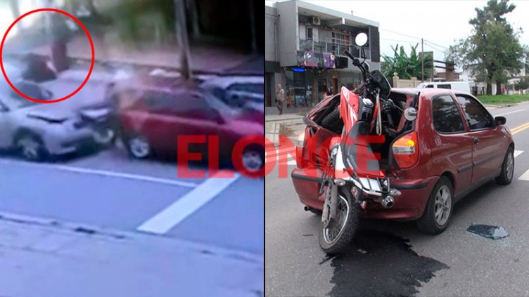 Video muestra el momento en el que una moto se incrustó en el baúl de un auto