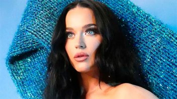 Katy Perry estrenó un extravagante look y se comparó con una esponja