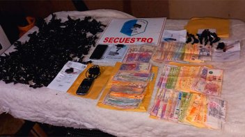 Allanaron dos viviendas: secuestraron droga, aparatos informáticos y dinero
