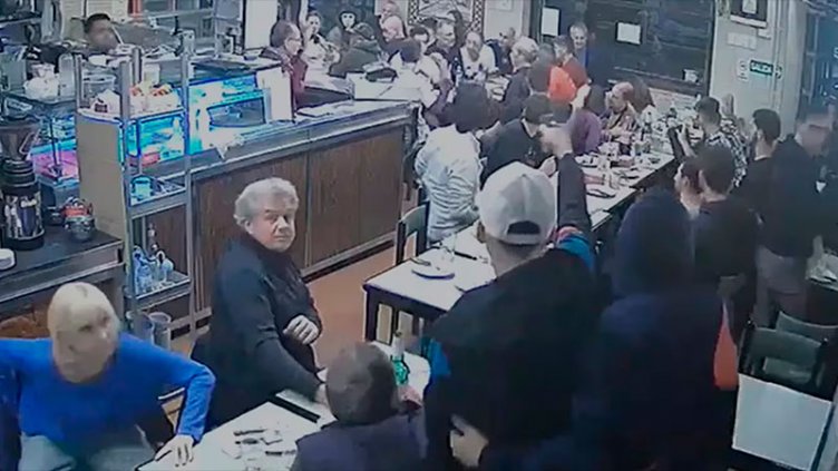 Video: tres heridos en violento asalto armado en una famosa pizzería porteña