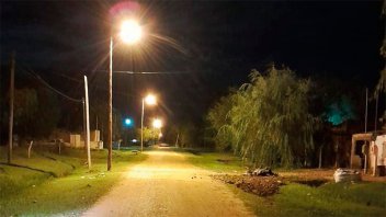 Colocaron nuevos postes de iluminación en  Urdinarrain