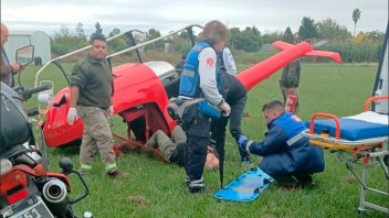 Dos personas resultaron heridas al estrellarse un helicóptero