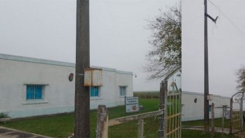 Robaron cables, lámparas y un transformador de alta tensión de una Escuela Rural