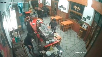 Video: Otro bar de Buenos Aires sufrió un ataque piraña