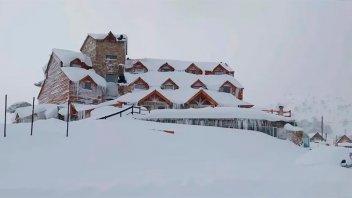 Llegó la nieve a Bariloche: hay complicaciones en los pasos fronterizos y rutas