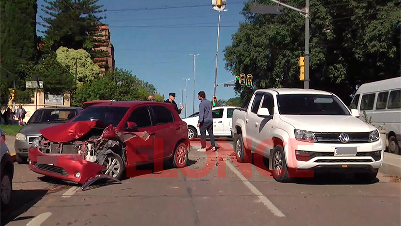 Conductora chocó de atrás a una camioneta sobre avenida Ramírez de Paraná