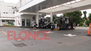 Oficializaron la postergación del aumento del impuesto a los combustibles