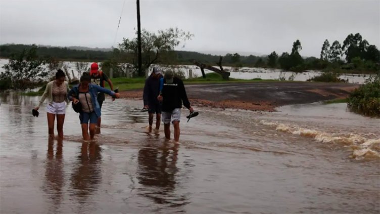 Preocupa la crecida del Uruguay: hay evacuados por intensas lluvias en Misiones